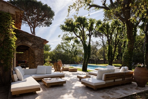 Highly sought after location close to the centre of Grimaud, come and discover this magnificent fami