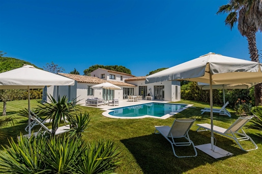 Saint-Tropez - Beautiful renovated villa in the prime area of les Salins.

Located within