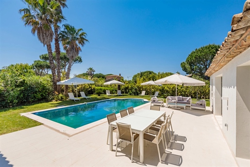 Saint-Tropez - Beautiful renovated villa in the prime area of les Salins.

Located within