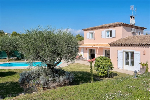 At the gates of Mougins, beautiful family home in a quiet residential area, close to all amenities a