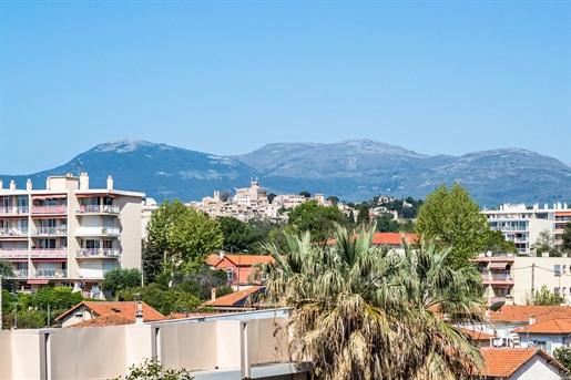 Perfectly situated in the coveted coastal district, nestled between Le Cros de Cagnes and the Hippod