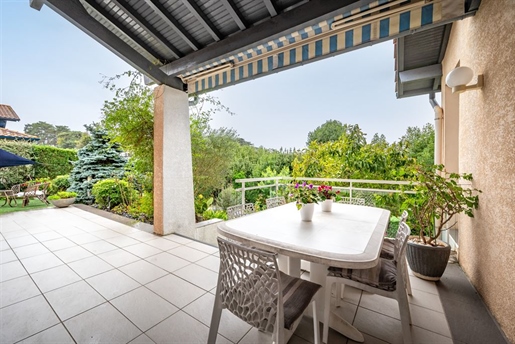 Lovely bright family home with pool and studio

On the heights of La Milady, in a dominant