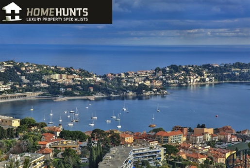 Villefranche Sur Mer, in a small and quiet area, 2 bedroom apartment of 89 m2 located on the ground