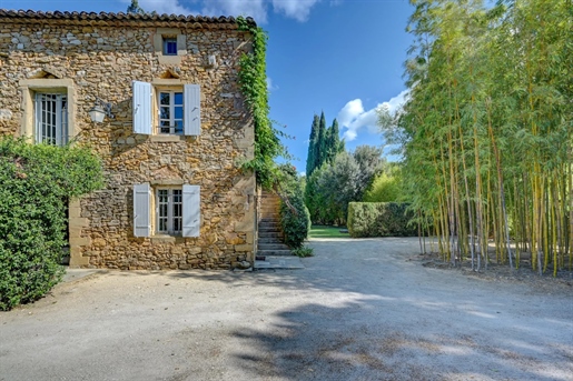 This stone mas is an exceptional property located near Uzes, in an enchanting setting of 3000m2 of l