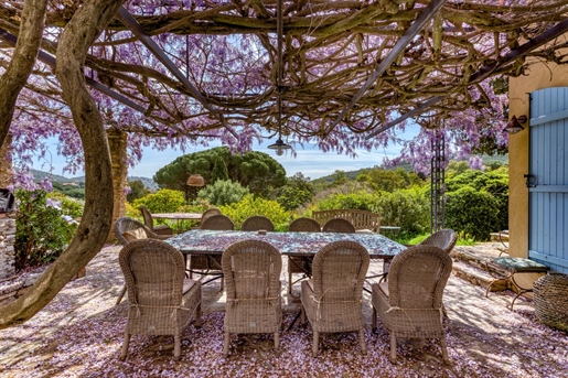 In the heart of Le Lavandou, surrounded by nature and just a few minutes from a magnificent sandy be