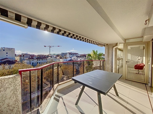 Das Hotel liegt im Herzen von Cannes Banana, im Zentrum der Rue d& 039 Antibes und nur 2 Gehminuten
