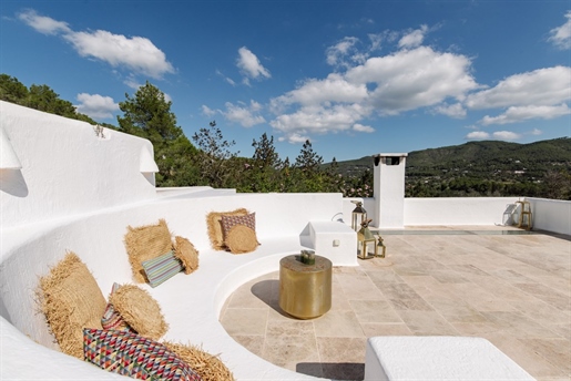 Finca Llorenc is a delightful authentic finca that was fully renovated in 2021 by the esteemed archi