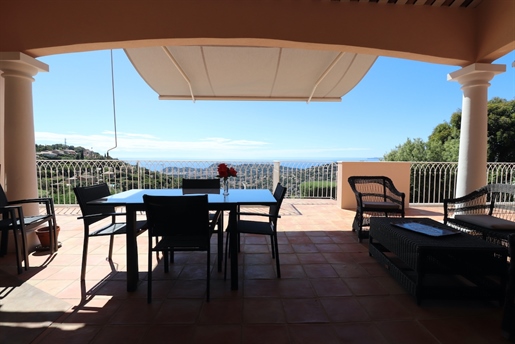New sea view villa in one of the most prestigious areas of Cavalaire. 

This sumptuous vil
