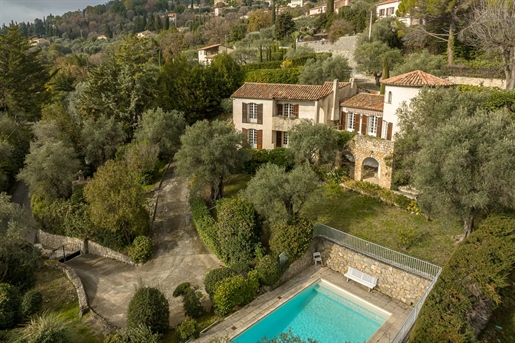 Charming Provencal villa in a great location, not far from the sought after and interesting old town