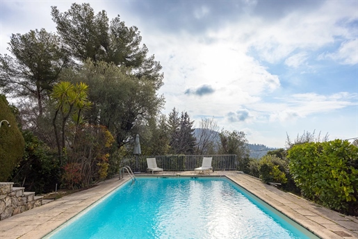 Charming Provencal villa in a great location, not far from the sought after and interesting old town
