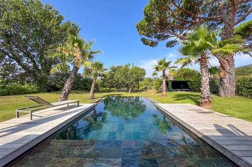 2 steps from the village of Grimaud and the beaches, superb new contemporary villa. 

Buil