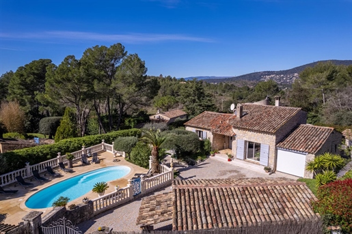 Peymeinade, belle et charmante maison en pierre d’environ 185m2 bénéficiant d’une vue dégagée sur l