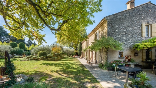 Occupying a privileged position and in a most bucolic setting, this handsome 18th century farmhouse