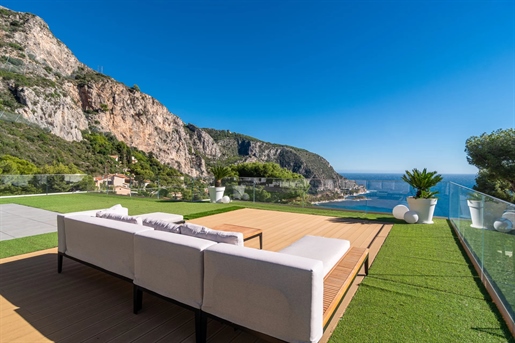 Nichée au milieu des paisibles vignobles méditerranéens, cette charmante villa dévoile un panorami 