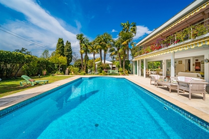 Cap d& 039 Antibes: Located a few minutes walk from the beach and shops, elegant Californian style v