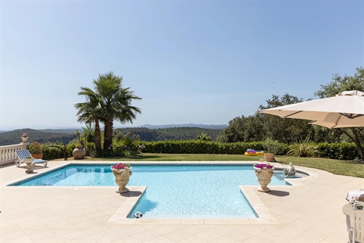 Sole agent. In a dominant position and close to the village of Tourrettes-sur-Loup, this splendid mo