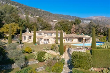 Charming property with spectacular view, all weather tennis court, heated pool and much more.
