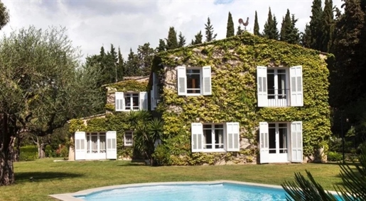 Mouans-Sartoux : situated in a residential area, close to all amenities, beautiful Provencal-style v