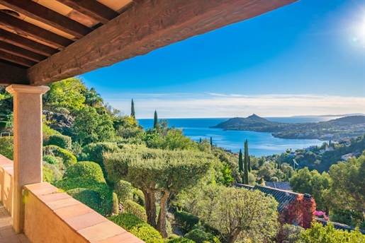 Saint-Raphael, Agay: set in a private gated estate, this south-west-facing sea view villa offers spe