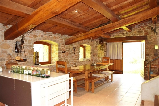 Lorgues About 4 km from the village center, on wooded land of approximately 4,000m&sup2 , are these