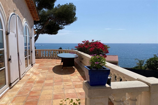 Home to some of many luxury private home, Cap d& 039 Antibes: 

Charming south facing Prov