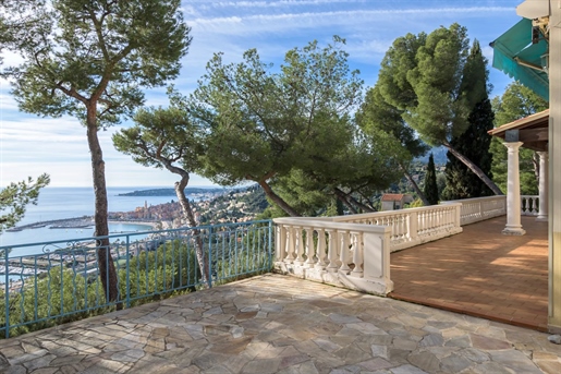 This sumptuous Provencal villa, offering breathtaking views of the sea, is ideally located just minu