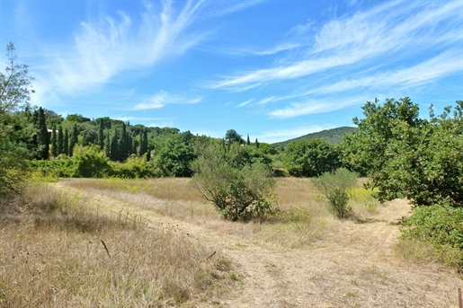 Old bastide near the village of Grimaud.

Charming property comprising of an old bastide t