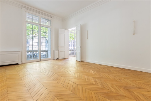 Paris 16Th - Iena Avenue apartment

Magnificent apartment of 314.93 (Carrez law) completel