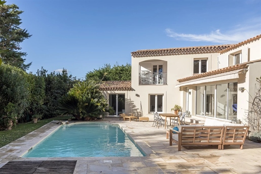 Superb family home with pool.

On the heights of Cannes and close to the Vieux Cannet, a f