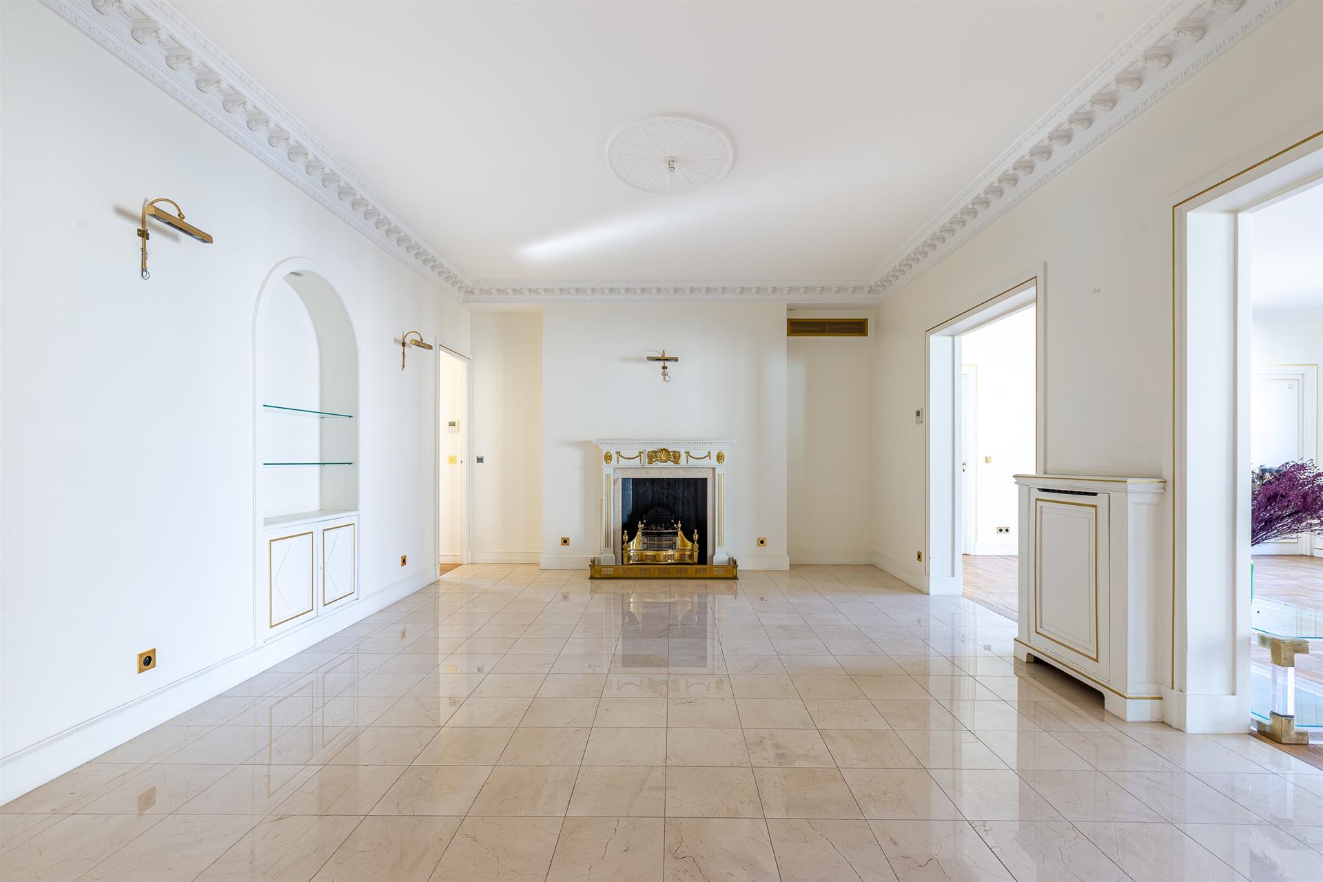 Purchase: Apartment (75008)