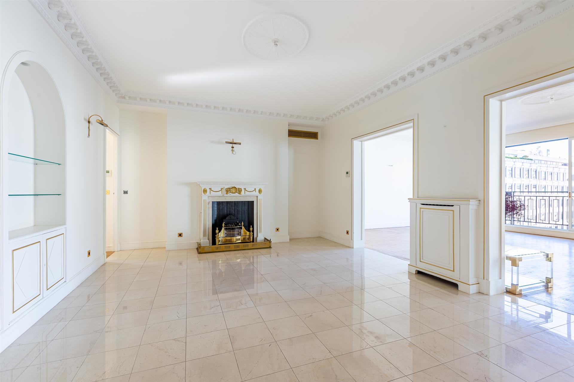 Purchase: Apartment (75008)