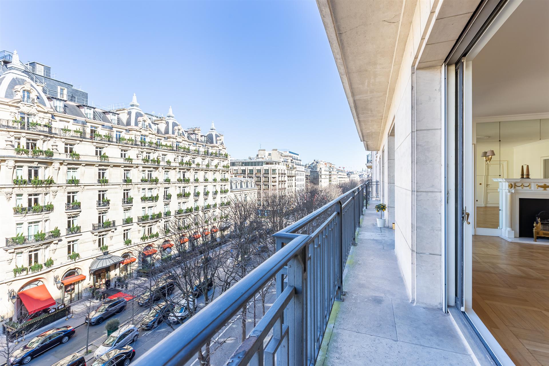 Purchase: Apartment (75008)