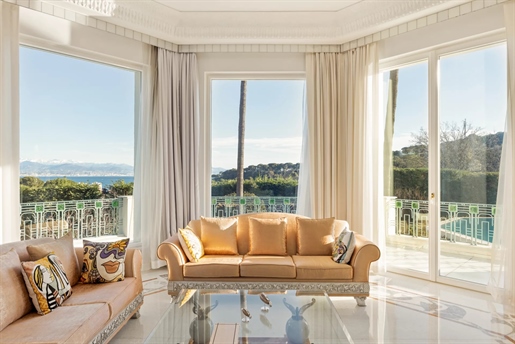 Located in the heart of Cap d& 039 Antibes, a few minutes walk from the beach and all commodities, t