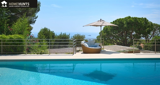 Beautiful contemporary Californian style villa in the heart of Cap Ferrat in a quiet and residential