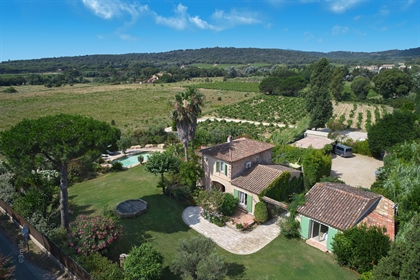 Ramatuelle - Beautiful character property surrounded by vineyards in the prime area of Pampelonne.