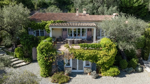 Peacefully nestled top hill in Cannes Countryside this charming Provencal-style villa benefits from