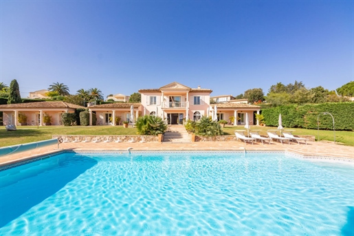 12 bedroom luxury villa near the sea.

Located between Sainte-Maxime and Grimaud, walking