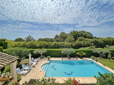 Beautiful villa of approximately 155 m2 located in a quiet and ultra-residential area. Landscaped ga