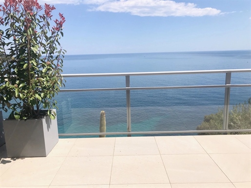 Roquebrune Cap Martin, magnificent seafront penthouse with 118 m2 of living space and a mezzanine wi