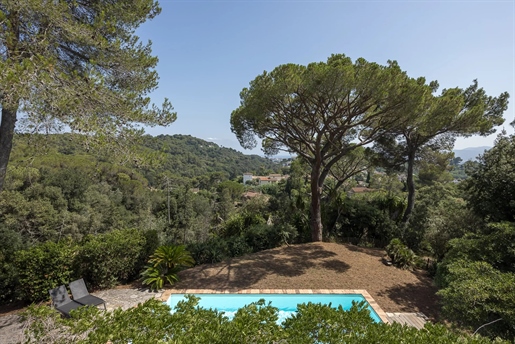 This property offers the rare opportunity to benefit from a large park of more than 2 hectares plant