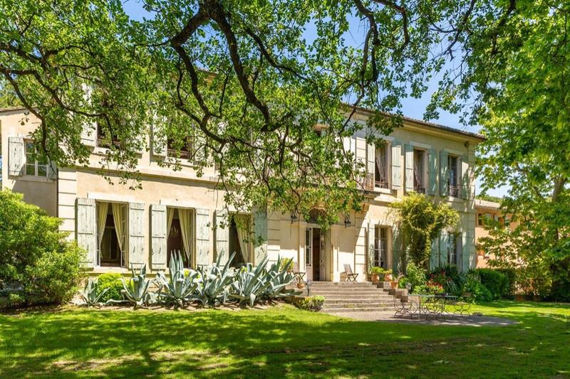 Purchase: Luxury property (84330)