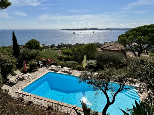 Exclusif. Villa de 8 pièces avec vue mer panoramique à vendre à Sainte Maxime.

Situé dans le