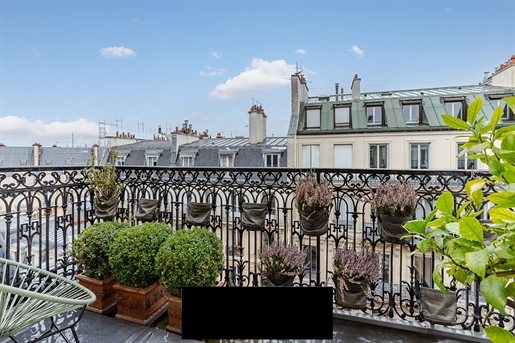 Paris 17th - Ideally located between Parc Monceau and Rue de Levis, this duplex apartment of 160 m2
