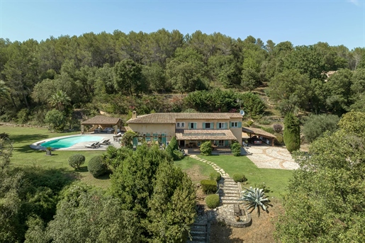 This charming property is located on the edge of a forest enjoys a peaceful setting and open views o