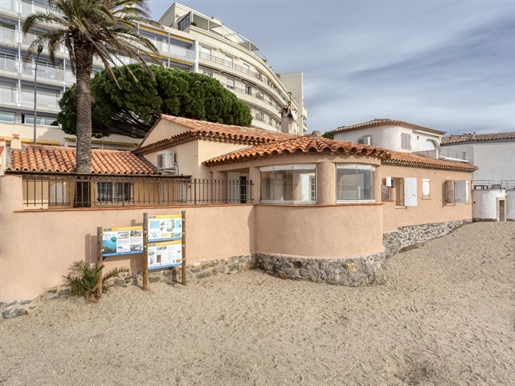 Rare for sale, the perfect pied-a-terre ideally located on a small sandy beach in the heart of downt