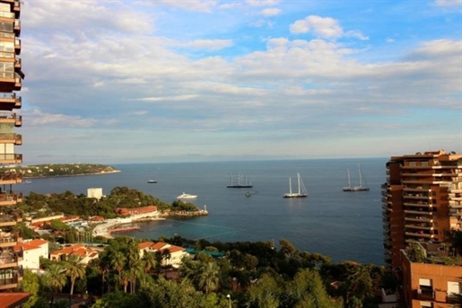 In der Nähe von Monaco, nur einen Steinwurf von den Stränden von Larvotto und dem Monte Carlo Beach