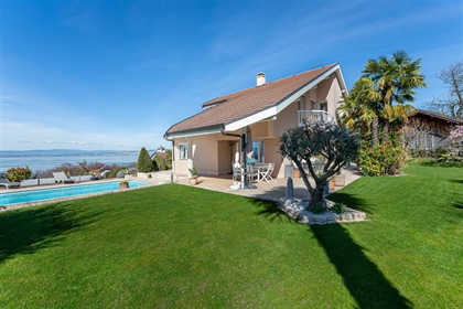 Exclusively in Maxilly sur Leman, this very luminous architect& 039 s villa of 170 m2 (including an
