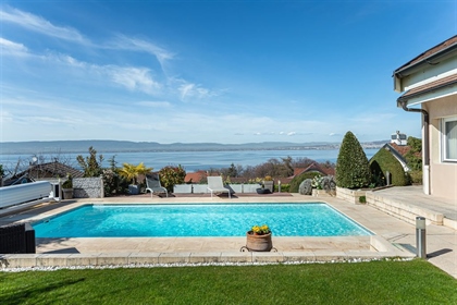 Exclusively in Maxilly sur Leman, this very luminous architect& 039 s villa of 170 m2 (including an