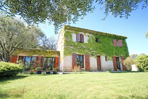 Op een rustige locatie gelegen prachtige Provençaalse villa met ca. 210 m2 woonoppervlak (ca. 300 m
