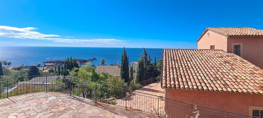 Sea view home in Saint-Raphael Antheor - Located in a dominant position, in the heart of a secure re